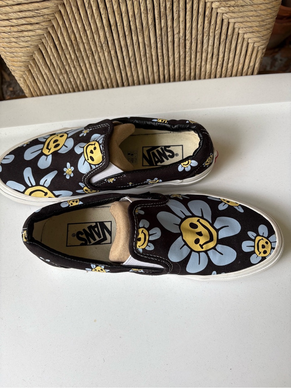 Vans triple grin floral black  Slip-On Sneakers Blue Daisy Yellow Smiley Faces - Picture 2 of 5